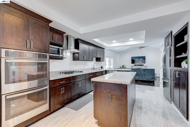 5800 Cold Water Dr, Castro Valley, CA 94552