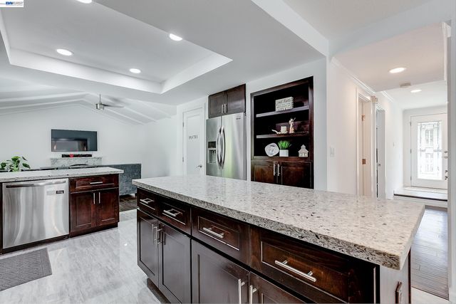 5800 Cold Water Dr, Castro Valley, CA 94552