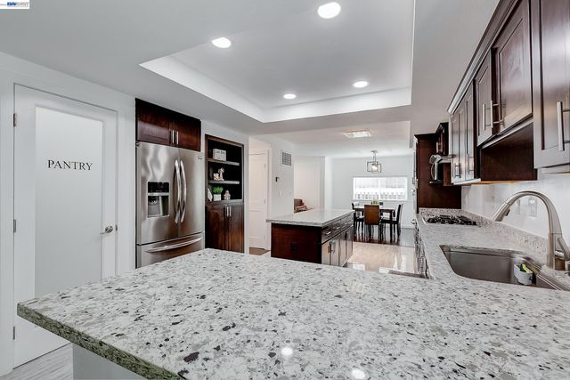 5800 Cold Water Dr, Castro Valley, CA 94552