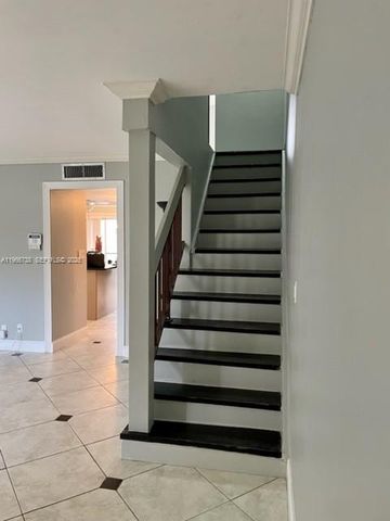 613 N University Dr 4, Plantation, FL 33324