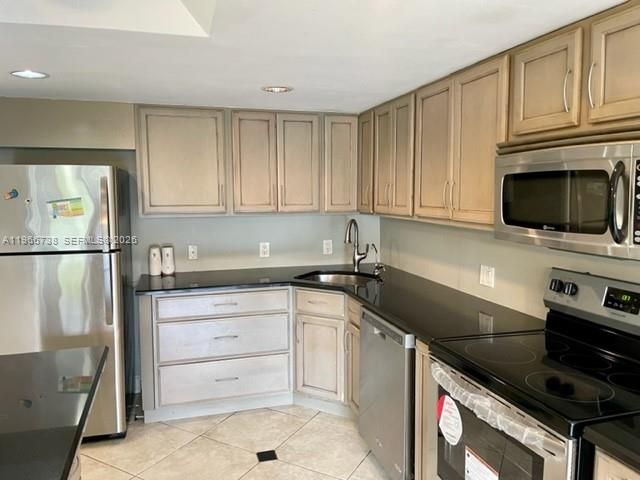 613 N University Dr 4, Plantation, FL 33324