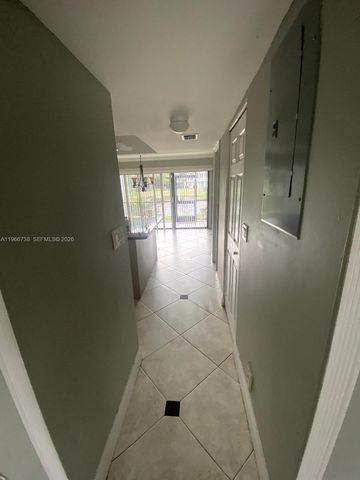 613 N University Dr 4, Plantation, FL 33324