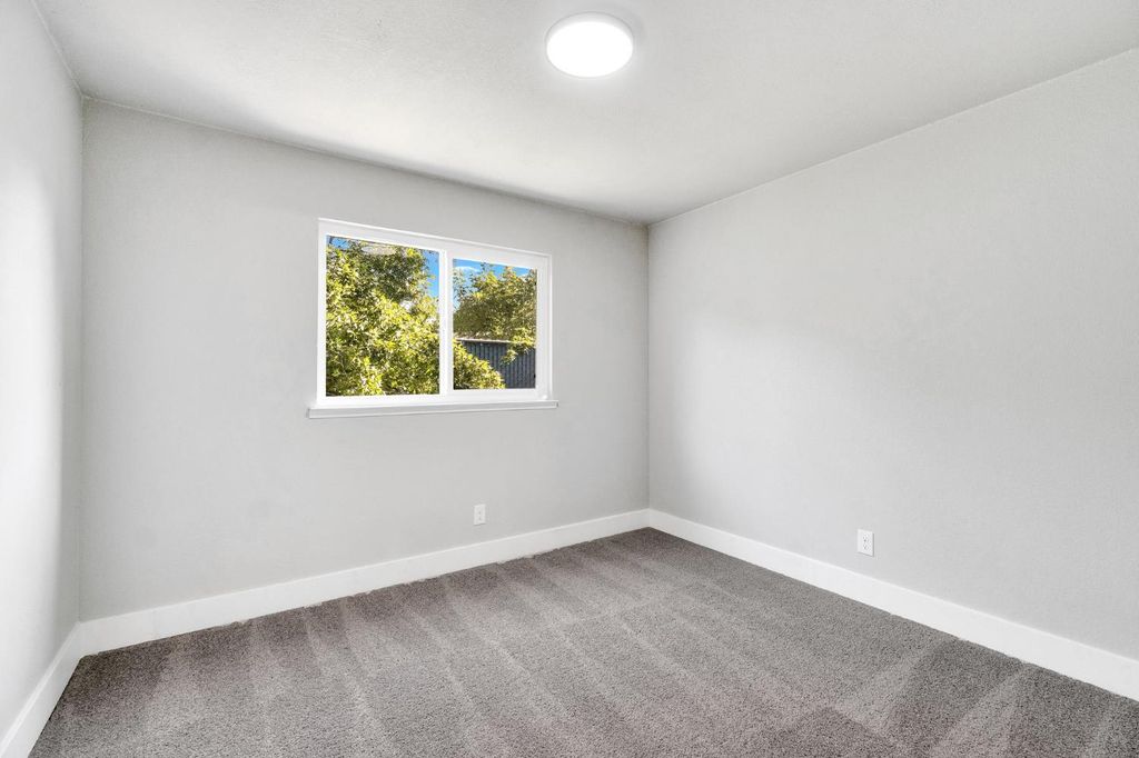 Image 19 of property listing at 4847 N Delbert Avenue, Fresno, CA 93722
