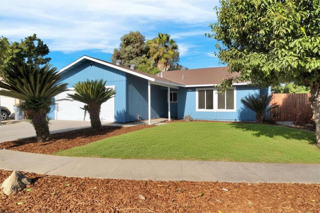 Image 2 of property listing at 4847 N Delbert Avenue, Fresno, CA 93722