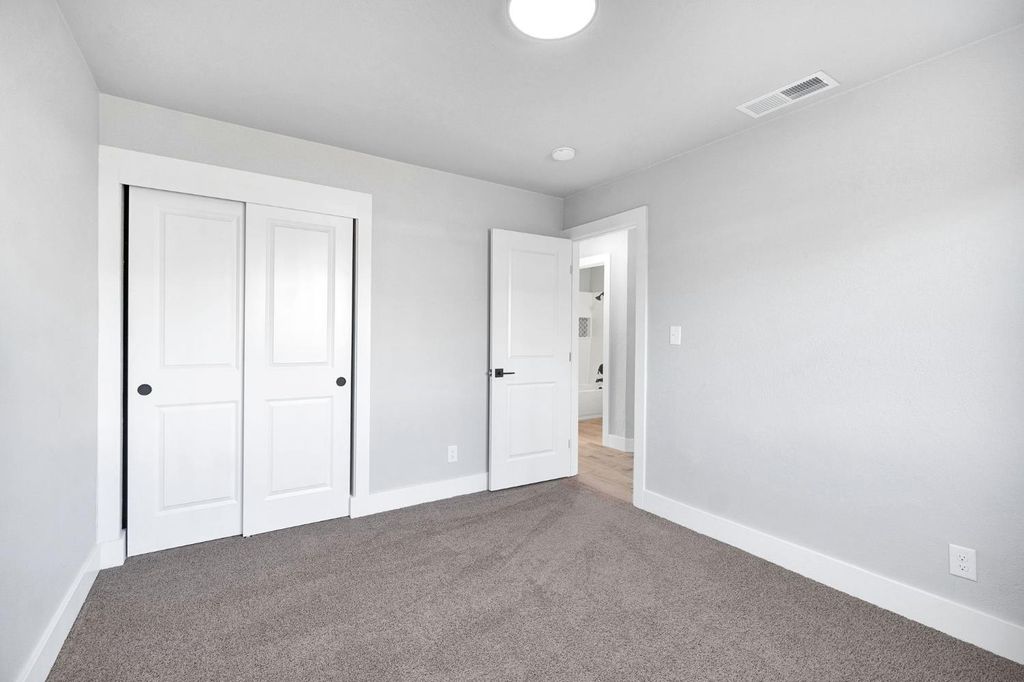 Image 24 of property listing at 4847 N Delbert Avenue, Fresno, CA 93722
