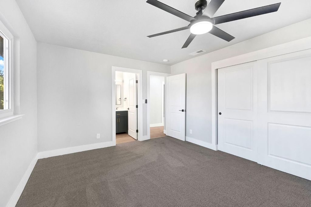 Image 26 of property listing at 4847 N Delbert Avenue, Fresno, CA 93722