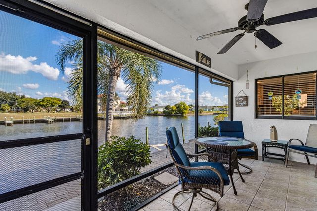 3831 SE 11th Place 101, Cape Coral, FL 33904