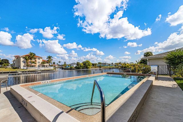 3831 SE 11th Place 101, Cape Coral, FL 33904