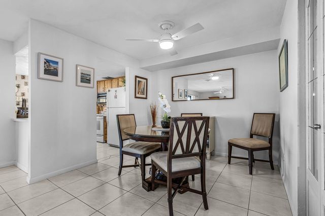 3831 SE 11th Place 101, Cape Coral, FL 33904