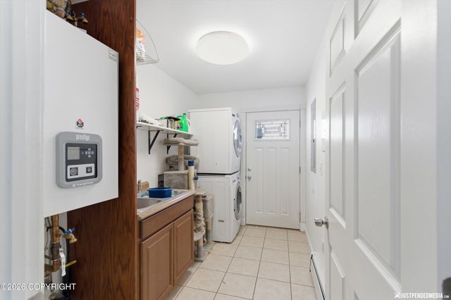 1262 N Miller Circle, Houston, AK 99623