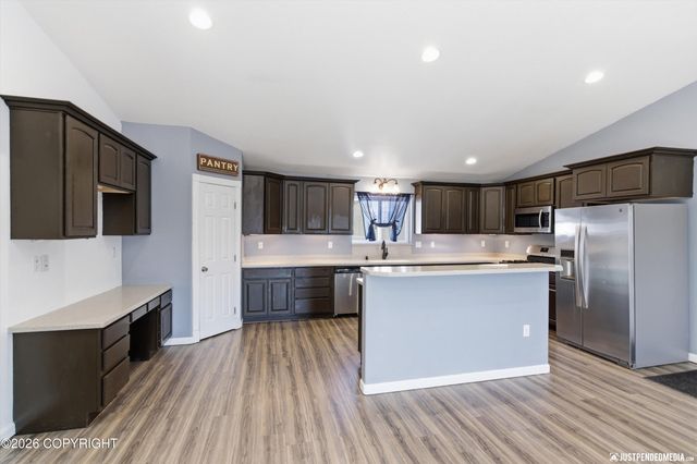 1262 N Miller Circle, Houston, AK 99623