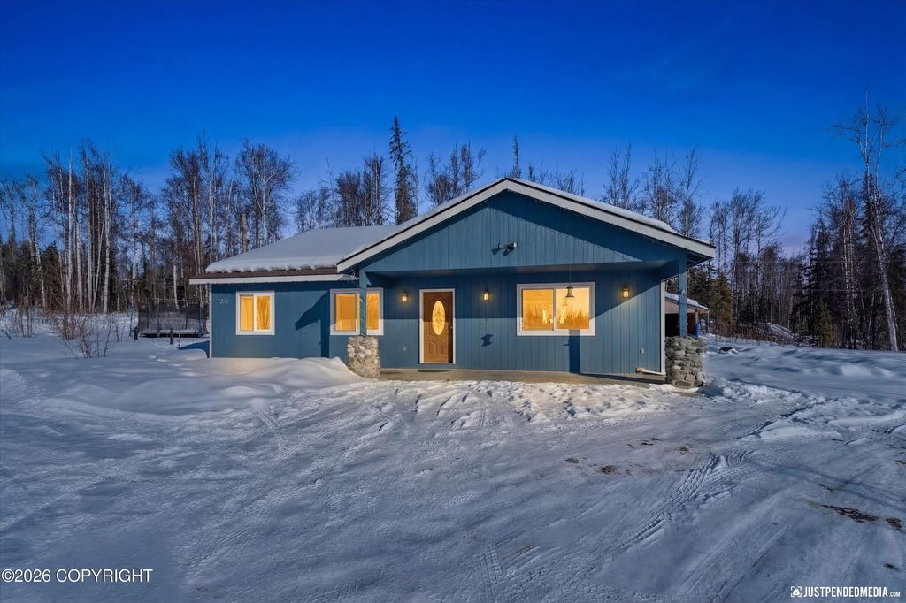 1262 N Miller Circle, Houston, AK 99623