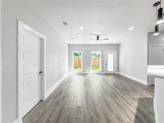 2130 Kathleen Avenue, Dallas, TX 75216