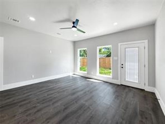 2130 Kathleen Avenue, Dallas, TX 75216