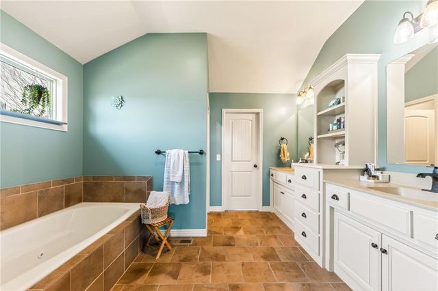 1409 SW Whistle Drive, Lee's Summit, MO 64082