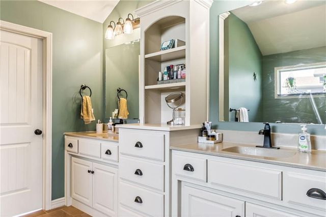 1409 SW Whistle Drive, Lee's Summit, MO 64082