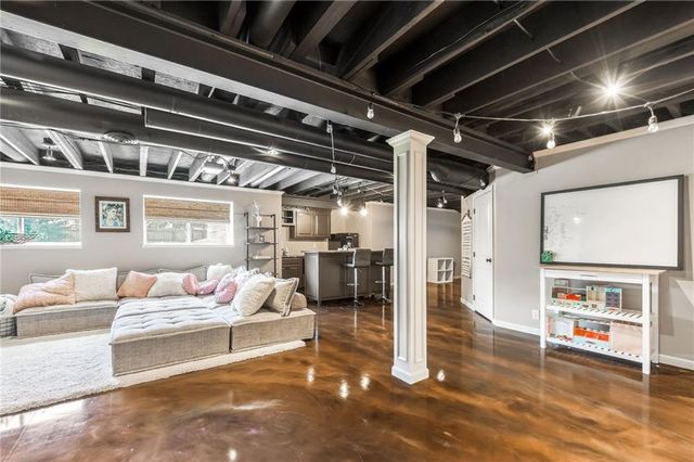 1409 SW Whistle Drive, Lee's Summit, MO 64082