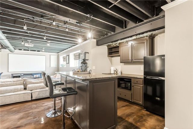 1409 SW Whistle Drive, Lee's Summit, MO 64082