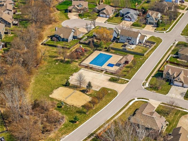 1409 SW Whistle Drive, Lee's Summit, MO 64082