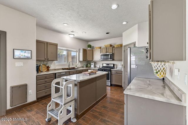 2500 Silver Hawk Avenue, Las Cruces, NM 88011