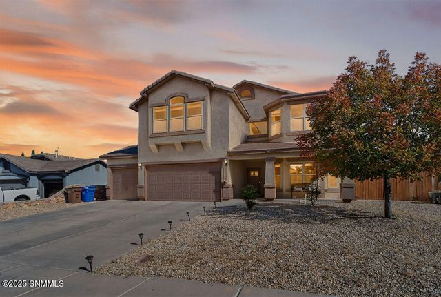 2500 Silver Hawk Avenue, Las Cruces, NM 88011