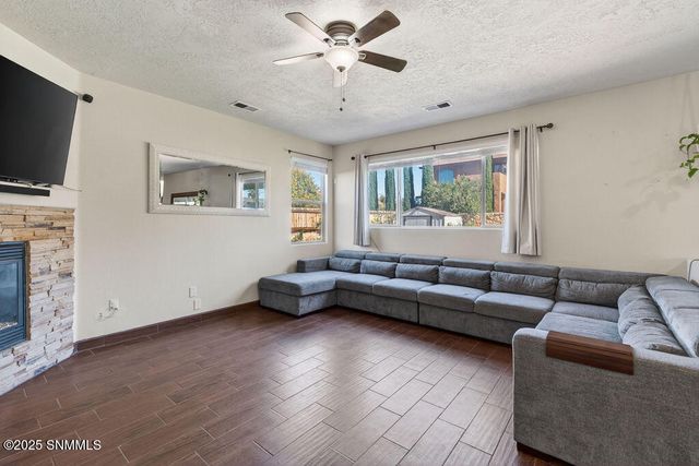 2500 Silver Hawk Avenue, Las Cruces, NM 88011