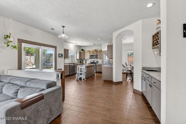 2500 Silver Hawk Avenue, Las Cruces, NM 88011