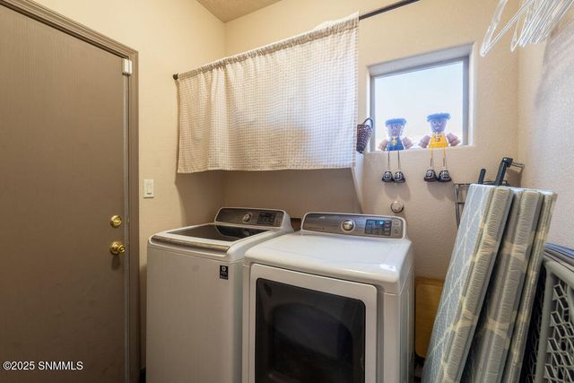 2500 Silver Hawk Avenue, Las Cruces, NM 88011