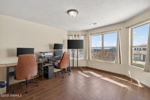 2500 Silver Hawk Avenue, Las Cruces, NM 88011