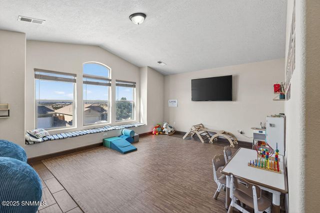 2500 Silver Hawk Avenue, Las Cruces, NM 88011