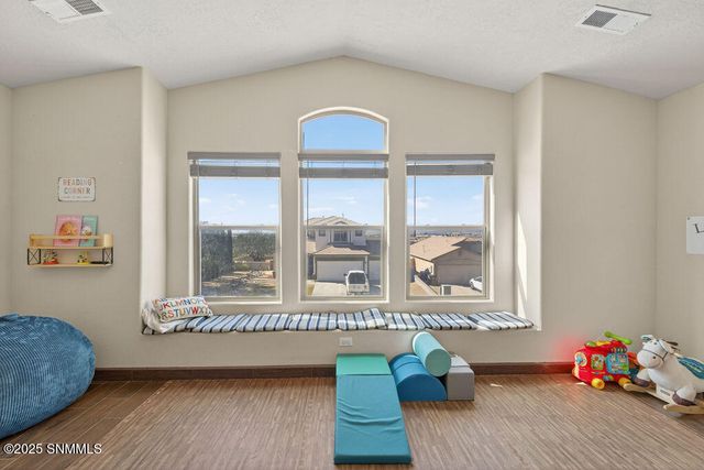 2500 Silver Hawk Avenue, Las Cruces, NM 88011