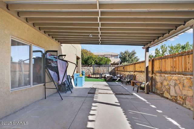 2500 Silver Hawk Avenue, Las Cruces, NM 88011