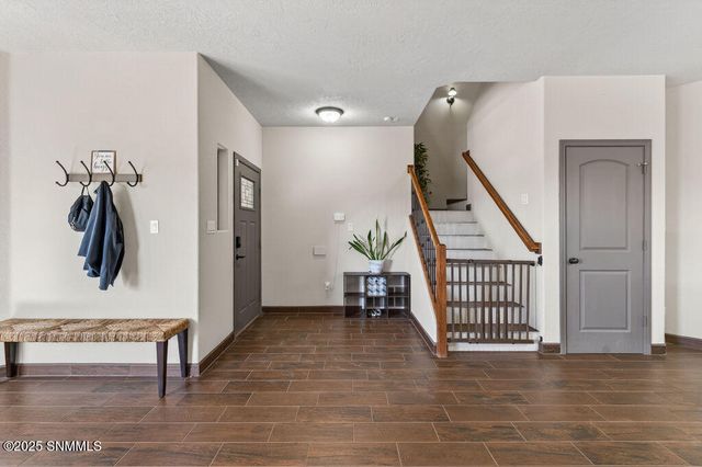 2500 Silver Hawk Avenue, Las Cruces, NM 88011