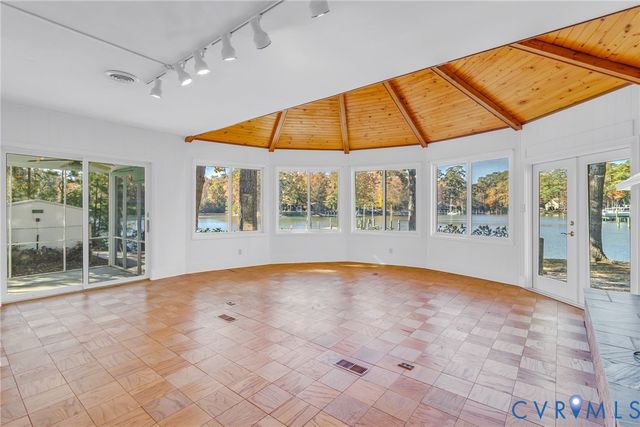 492 Pine Reach Drive, Kilmarnock, VA 22482