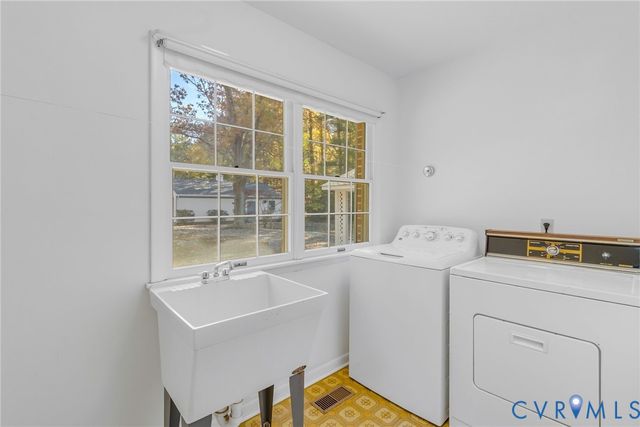 492 Pine Reach Drive, Kilmarnock, VA 22482