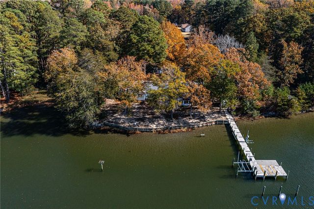 492 Pine Reach Drive, Kilmarnock, VA 22482