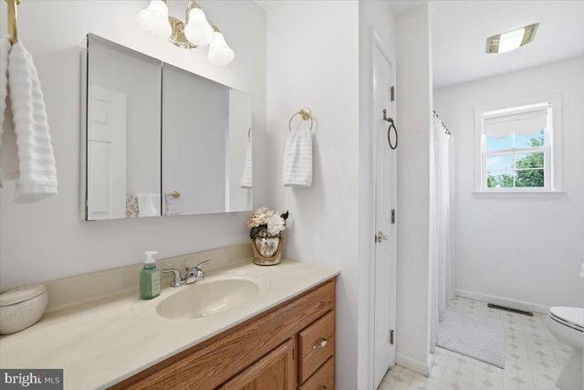 130 DEBBIE LN, Easton, PA 18045