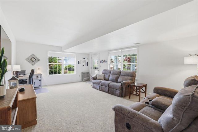 130 DEBBIE LN, Easton, PA 18045