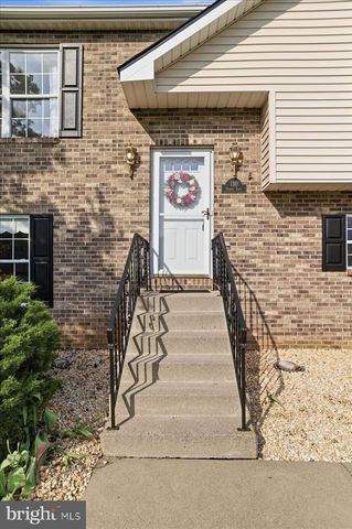 130 DEBBIE LN, Easton, PA 18045