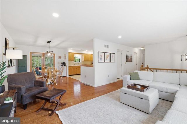 130 DEBBIE LN, Easton, PA 18045