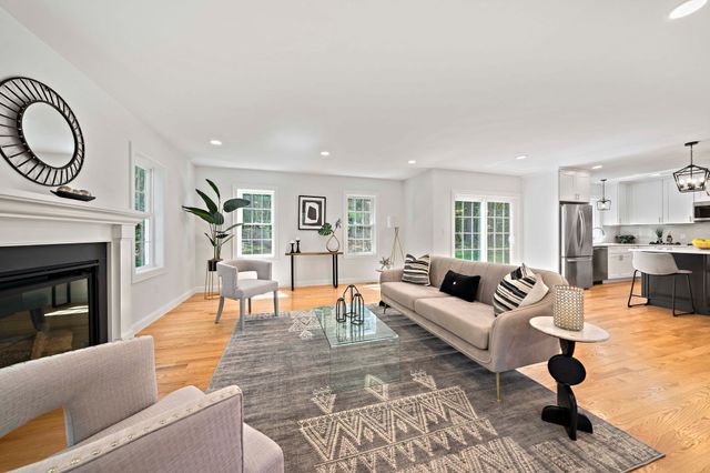 4 Clarendon Circle, Holbrook, MA 02343