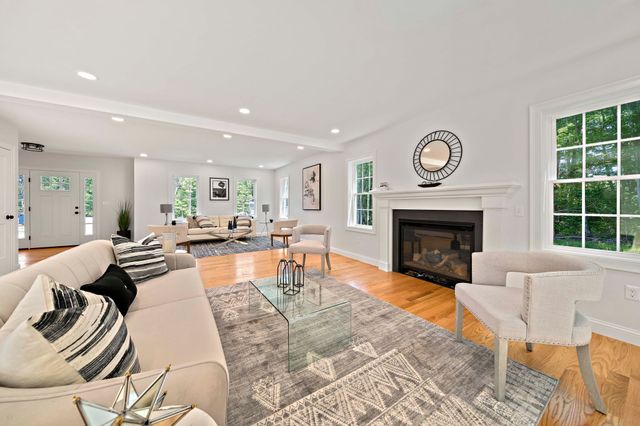 4 Clarendon Circle, Holbrook, MA 02343