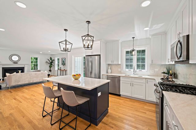 4 Clarendon Circle, Holbrook, MA 02343