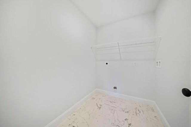 4 Clarendon Circle, Holbrook, MA 02343