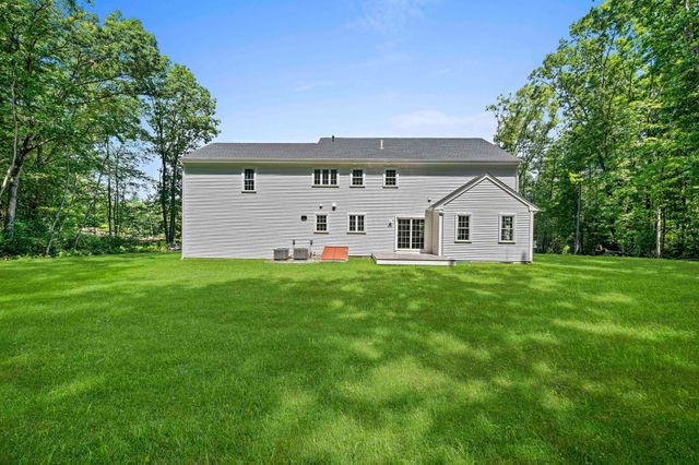 4 Clarendon Circle, Holbrook, MA 02343
