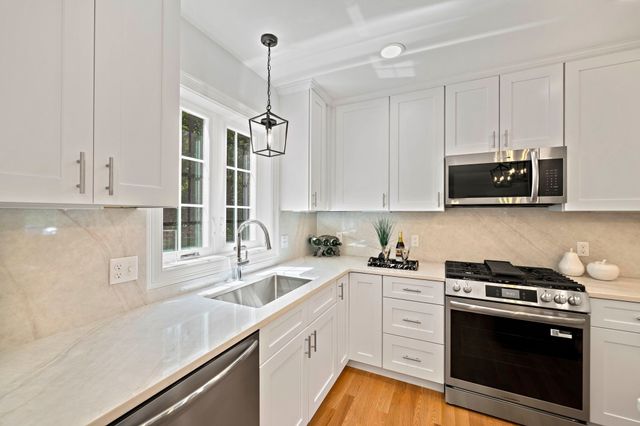 4 Clarendon Circle, Holbrook, MA 02343