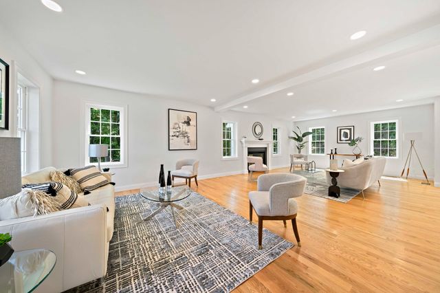 4 Clarendon Circle, Holbrook, MA 02343