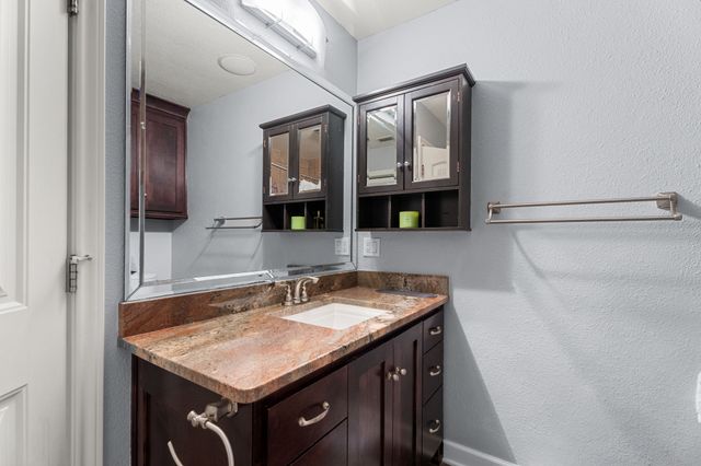 2026 S Wall Avenue, Tyler, TX 75701