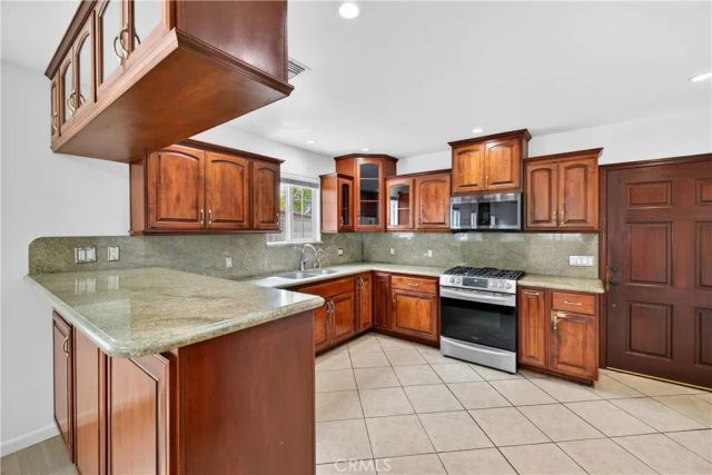 7641 Beck Avenue, North Hollywood, CA 91605