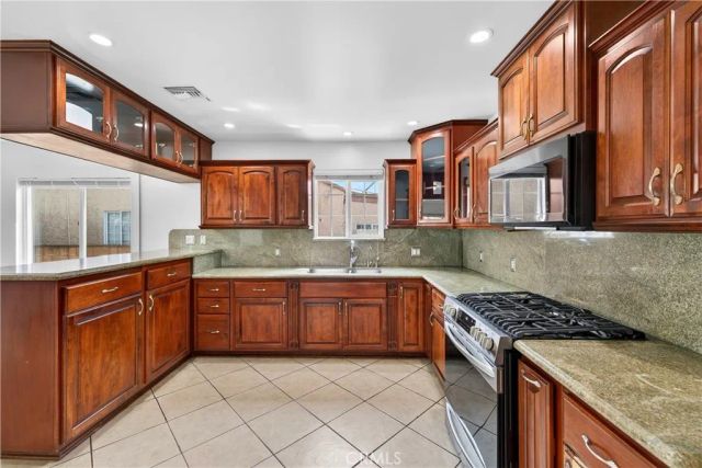 7641 Beck Avenue, North Hollywood, CA 91605